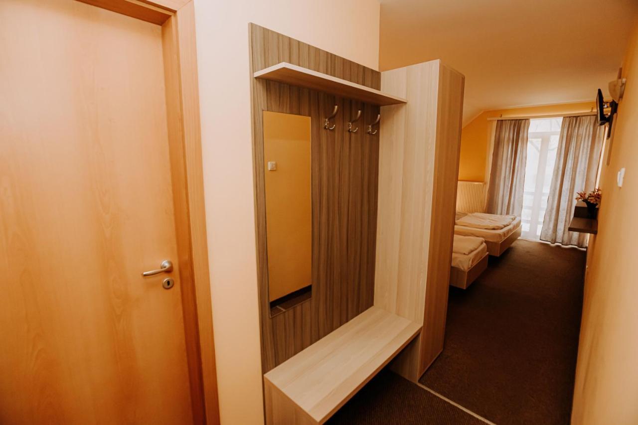 Guest House Lacul Linistit Moneasa Exterior photo